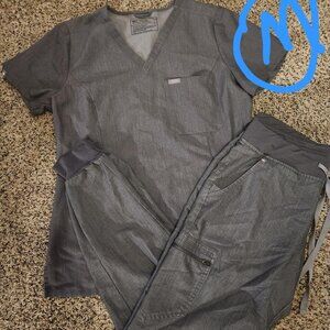 FIGS Gray scrub top & joggers size MEDIUM in LIKE NEW CONDITION